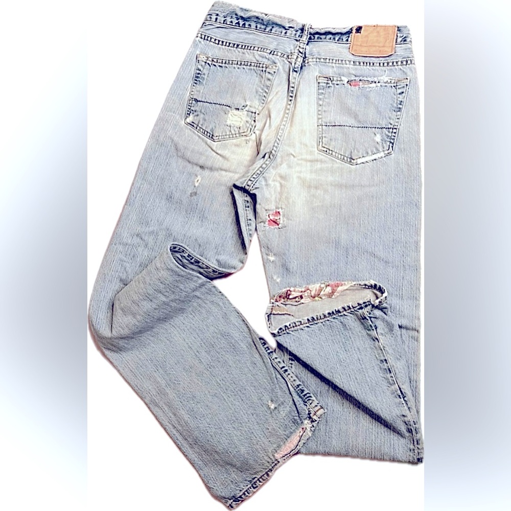 Abercrombie & Fitch • 30x 30 • light denim